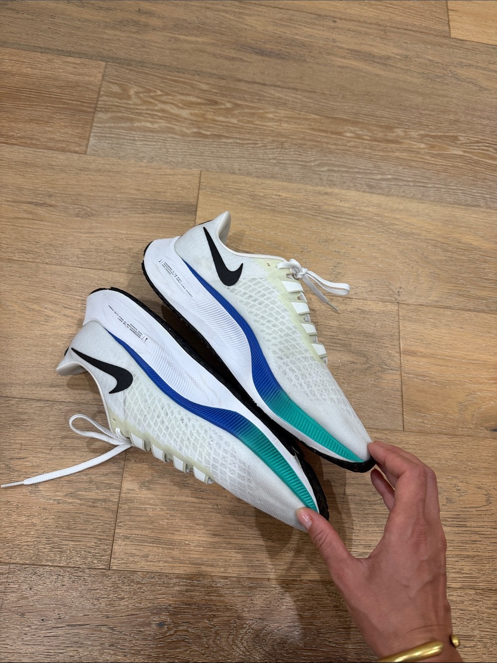 Nike Women's White Running Sneakers with Blue and Teal Gradient zoom pegasus 37